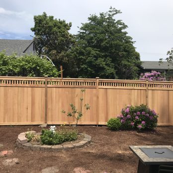 HelmCo Fences - Window Estate Cedar Fence - Fences & Gates Near Me