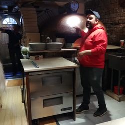Fatventure Food Tours - Alexis explaining how a pizza oven works.