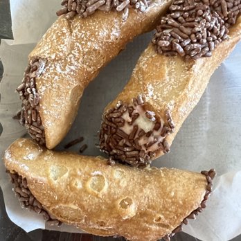 Vito's Italian Pizza - Cannolis $5 - Pizza Near Me - Corona, California Vito's Italian Pizza - Cannolis $5 - Pizza Near Me - Corona, California