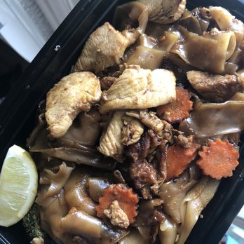 Tarah Thai Kitchen - Pad See Ew (Chicken) - Thai Near Me - San Jose, California Tarah Thai Kitchen - Pad See Ew (Chicken) - Thai Near Me - San Jose, California