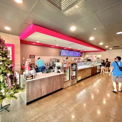 Baskin Robbins - Inside