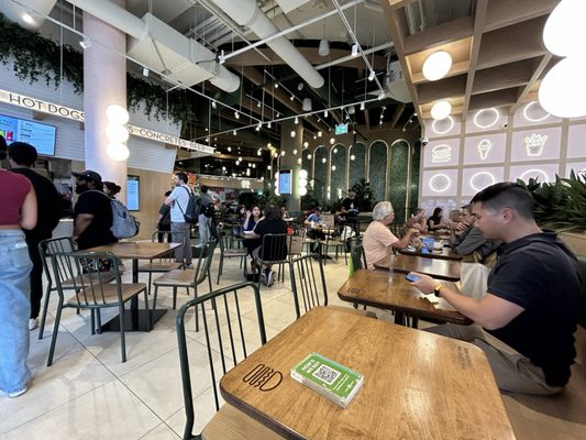 Shake Shack - Yonge & Dundas by null