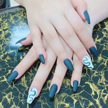 Diva Nails - snake on nail - Nail Salons Near Me - Anna, Illinois