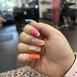California Nails - Broken nail