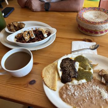 Moles La Tia - Mexican Near Me - Los Angeles, California
