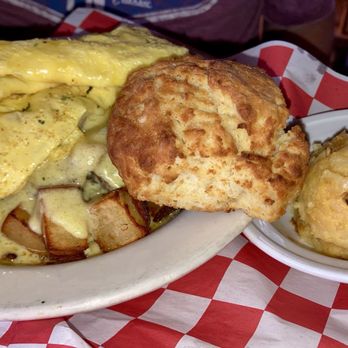 Apple Holler - Scrambled egg bacon skillet with a side of cheddar cheese, potatoes and a delicious cheddar cheese biscuit - American Near Me - Sturtevant, Wisconsin