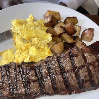 Manny's Steakhouse - Steakhouses Near Me - Vallejo, California