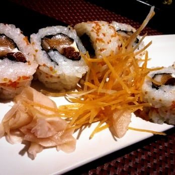 Sushi Chaki - Roll salmón, tomate seco, queso y tobiko - Japanese Near Me - Seville, SE