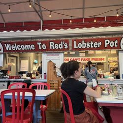 Red's Lobster Pot Restaurant - Some of the outdoor seating.
