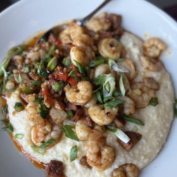 The Whale Chicago - Shrimp & Grits - New American Near Me - Chicago, Illinois The Whale Chicago - Shrimp & Grits - New American Near Me - Chicago, Illinois