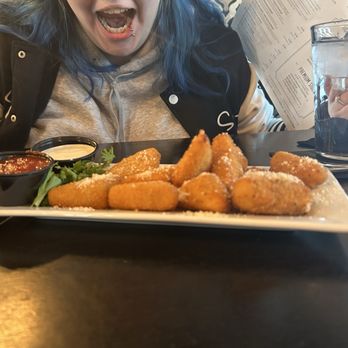 Harvey's Grill and Bar - Fried Mozzarella - New American Near Me - Saginaw, Michigan