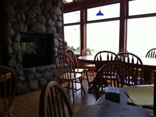 Tofino Hostel / HI Whalers On The Point Guesthouse by null
