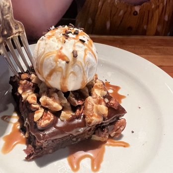 Houston's Restaurant - Very dark chocolate brownie after the most amazing burgers - American Near Me - Pompano Beach, Florida