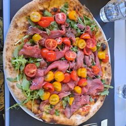L'Antica Abbazia - Pizza bastarda d'estate: cherry tomatoes, arugula and beef carpaccio.