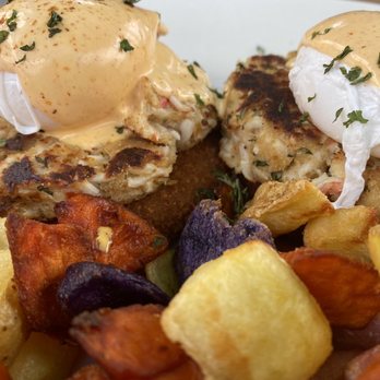 Ramona's Kitchen - Crab cake eggs Benny with Tri-colour potatoes - Breakfast & Brunch Near Me - Markham, Ontario