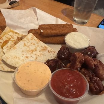 Applebee's Grill + Bar - Chicken Quesadilla, Mozzarella Sticks and boneless wings - American Near Me - Elk Grove, California Applebee's Grill + Bar - Chicken Quesadilla, Mozzarella Sticks and boneless wings - American Near Me - Elk Grove, California