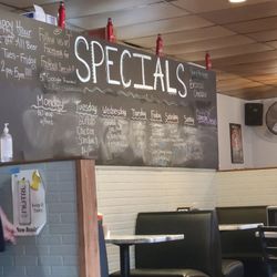 Holties Restaurant & Pub - Specials