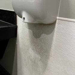 Sci-Tech Discovery Center - Dirty bathroom