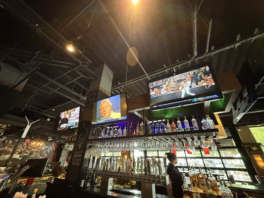 Bar Louie - One Loudoun by null