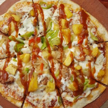 Bear Street Tavern - Hawaiian pizza - Pizza Near Me - Banff, Alberta Bear Street Tavern - Hawaiian pizza - Pizza Near Me - Banff, Alberta