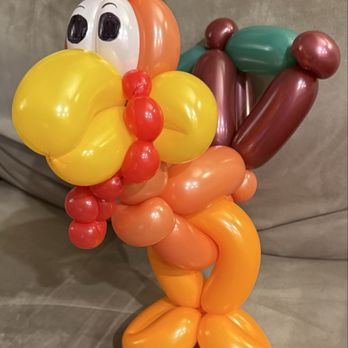 Balloon Twisters - Turkey Centerpiece - Face Painting Near Me