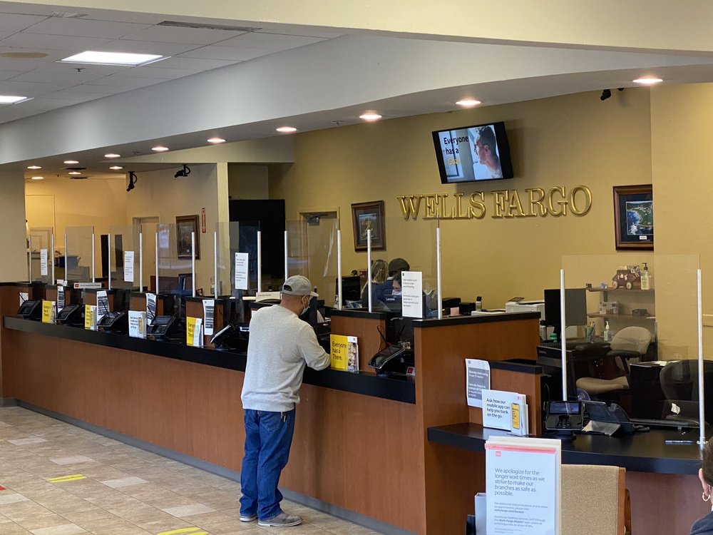 WELLS FARGO BANK Updated May 2024 14 Reviews 447 Canyon Del Rey