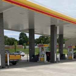 Shell Domino C-Store - Pumps
