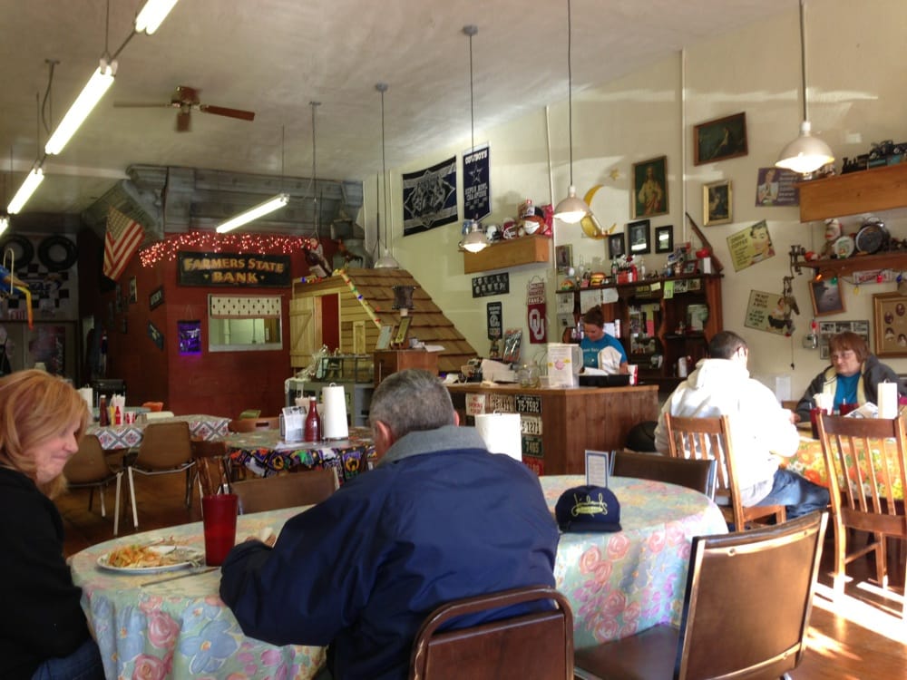 EMMA RAE’S CAFE Updated September 2024 117 Main St, Merrill, Iowa