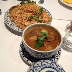 Manee Siam Thai Restaurant - Pad Thai & mossaman beef