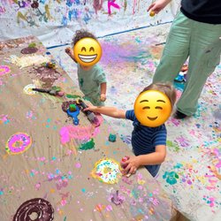 artNEST - Toddlers making art during the Little monster session