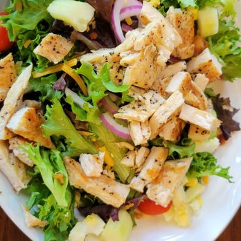 Split Rail Eats - House salad with grilled chicken . Everything was very fresh and the chicken flavorful. - Sandwiches Near Me - Gatlinburg, Tennessee