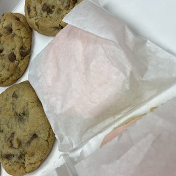 Crumbl - Edgewater - Chocolate chip and chilled sugar - Bakeries Near Me - Edgewater, Colorado Crumbl - Edgewater - Chocolate chip and chilled sugar - Bakeries Near Me - Edgewater, Colorado