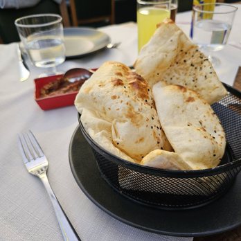 Rakofoli Ocakbaşı - Super light airy bread and dips to start - Turkish Near Me - İstanbul, 34