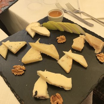 Cantina dei Papi - Pear, walnut cheese plater - Wine Bars Near Me - Rome, RM