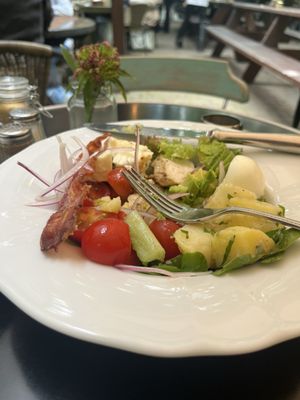 House of Small Wonder by null