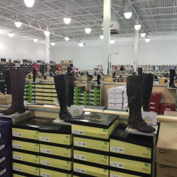 DSW Designer Shoe Warehouse - Shoe Stores Near Me - Chandler, Arizona