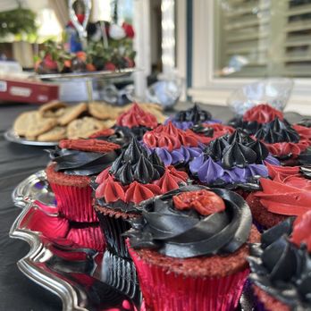 Lezat Cakes - Cupcakes Near Me - Manhattan Beach, California