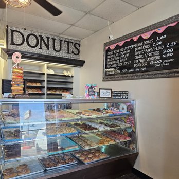 Donut Post - a display of donuts in a bakery - Donuts Near Me - Lake Havasu City, Arizona Donut Post - a display of donuts in a bakery - Donuts Near Me - Lake Havasu City, Arizona