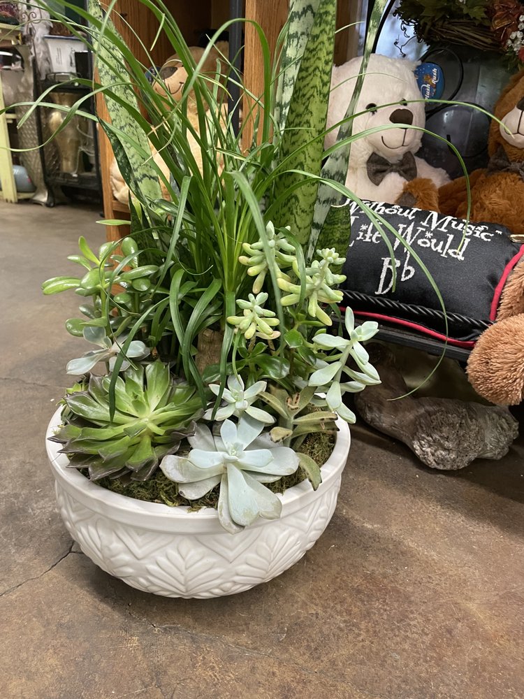 FLOWERS BY LOU ANN 48 Photos & 21 Reviews 623 S Beckham Ave, Tyler, Texas Florists Phone