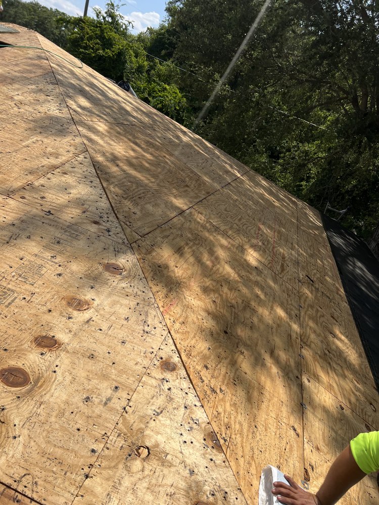 Slide of Roofing G&m Contractor