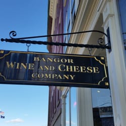 Sunbury’s - Front sign