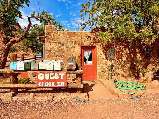 Cliff Dwellers Lodge by null