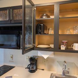 Candlewood Suites Wichita-Airport - Dishes, glasses, toaster, coffee maker included