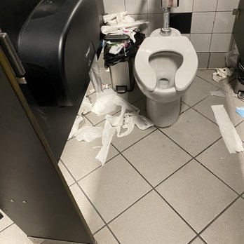 Shell - Ladies bath 1 - Gas Stations Near Me - Needles, California