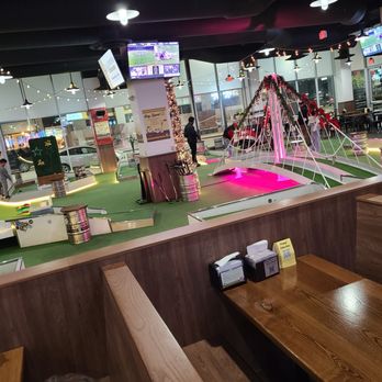 Tipsy Putt - Putt putt course - Pubs Near Me - Emeryville, California