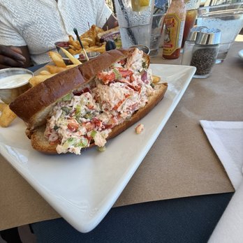 Boathouse at Hendry's Beach - Lobster Roll - Seafood Near Me - Santa Barbara, California