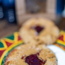Fish Wife Sweets - PB&J Cookie($12/4)