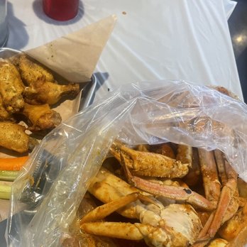 Crab Station - Deep Ellum - lemon pepper 6 Piece Wings. 1.25 lb. Snow Crab - Seafood Near Me - Dallas, Texas