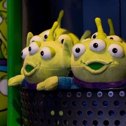 Little Green Men Store Command