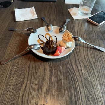 Earls Kitchen + Bar - New American Near Me - Miami, Florida Earls Kitchen + Bar - New American Near Me - Miami, Florida